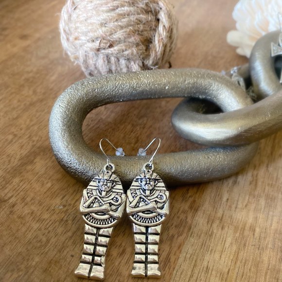 Pharaonic Charm Earrings - Picture 4 of 4